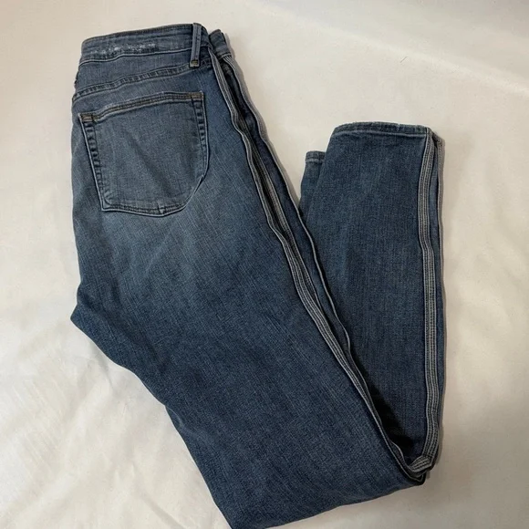 Good American Good Waist
Athletic Stripe Skinny Jeans - Picture 5 of 13